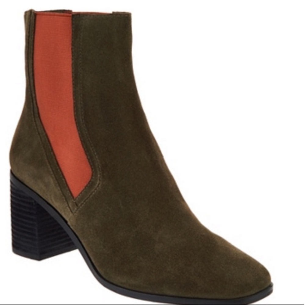 🎊HP NWOT Lori Goldstein Olive Suede Booties - 7.5